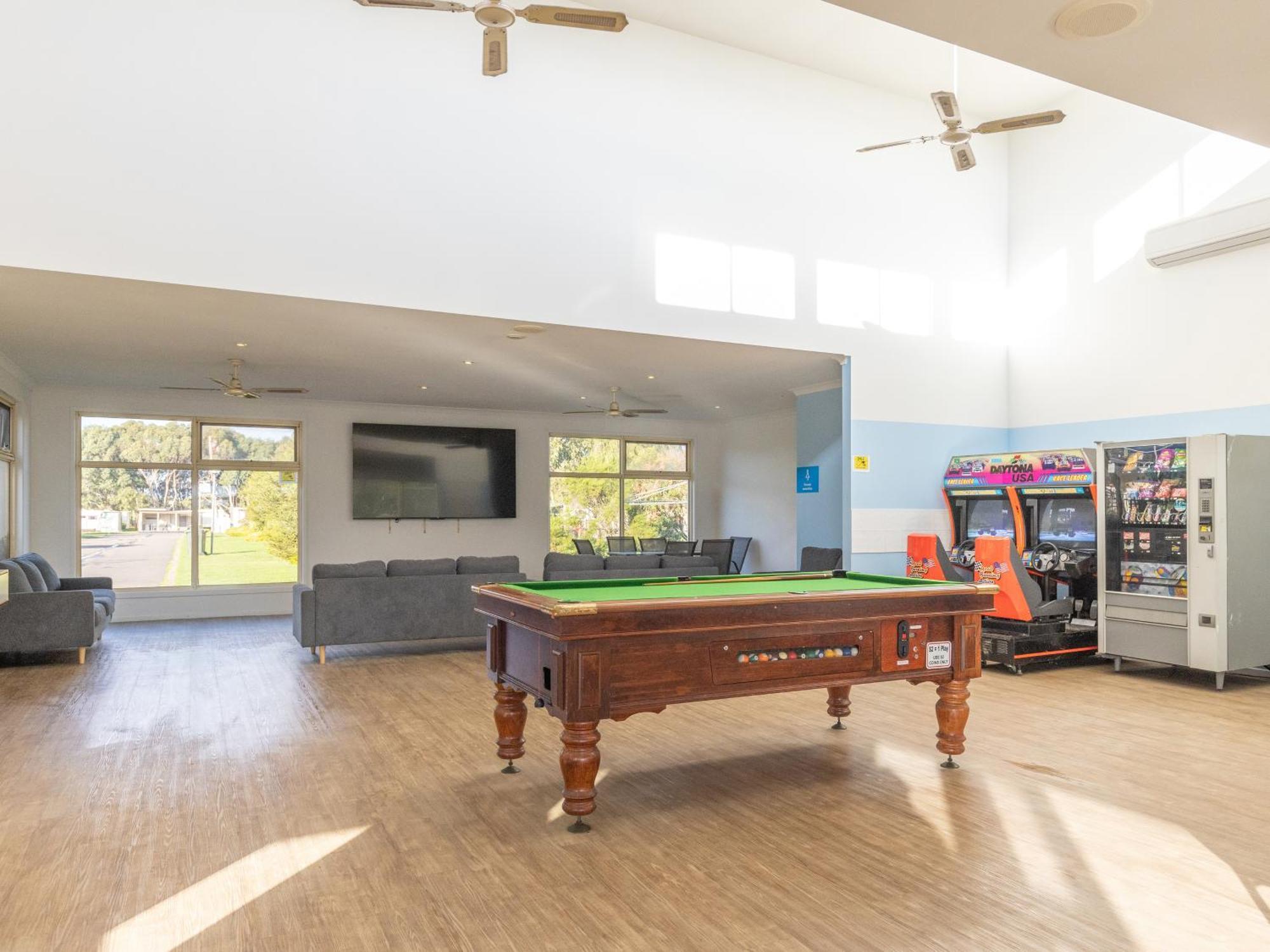 Nrma Warrnambool Riverside Holiday Park 外观 照片