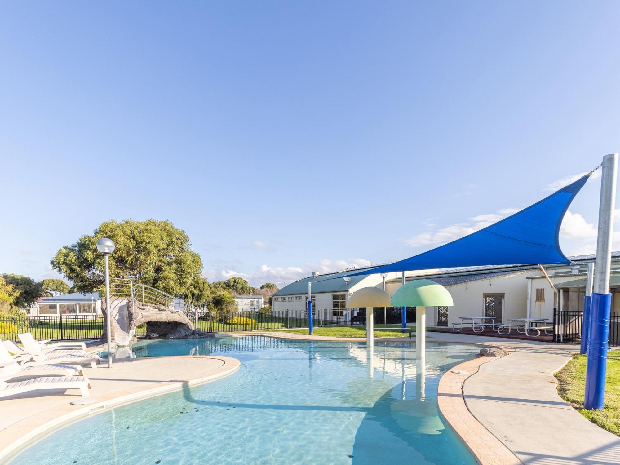 Nrma Warrnambool Riverside Holiday Park 外观 照片