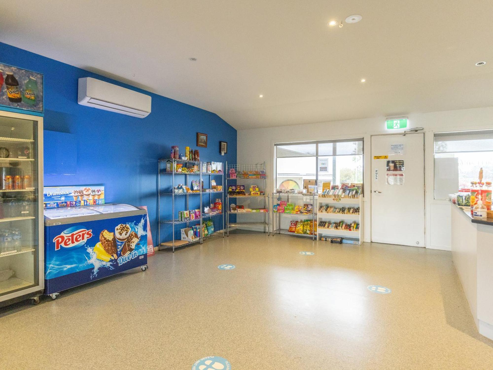 Nrma Warrnambool Riverside Holiday Park 外观 照片