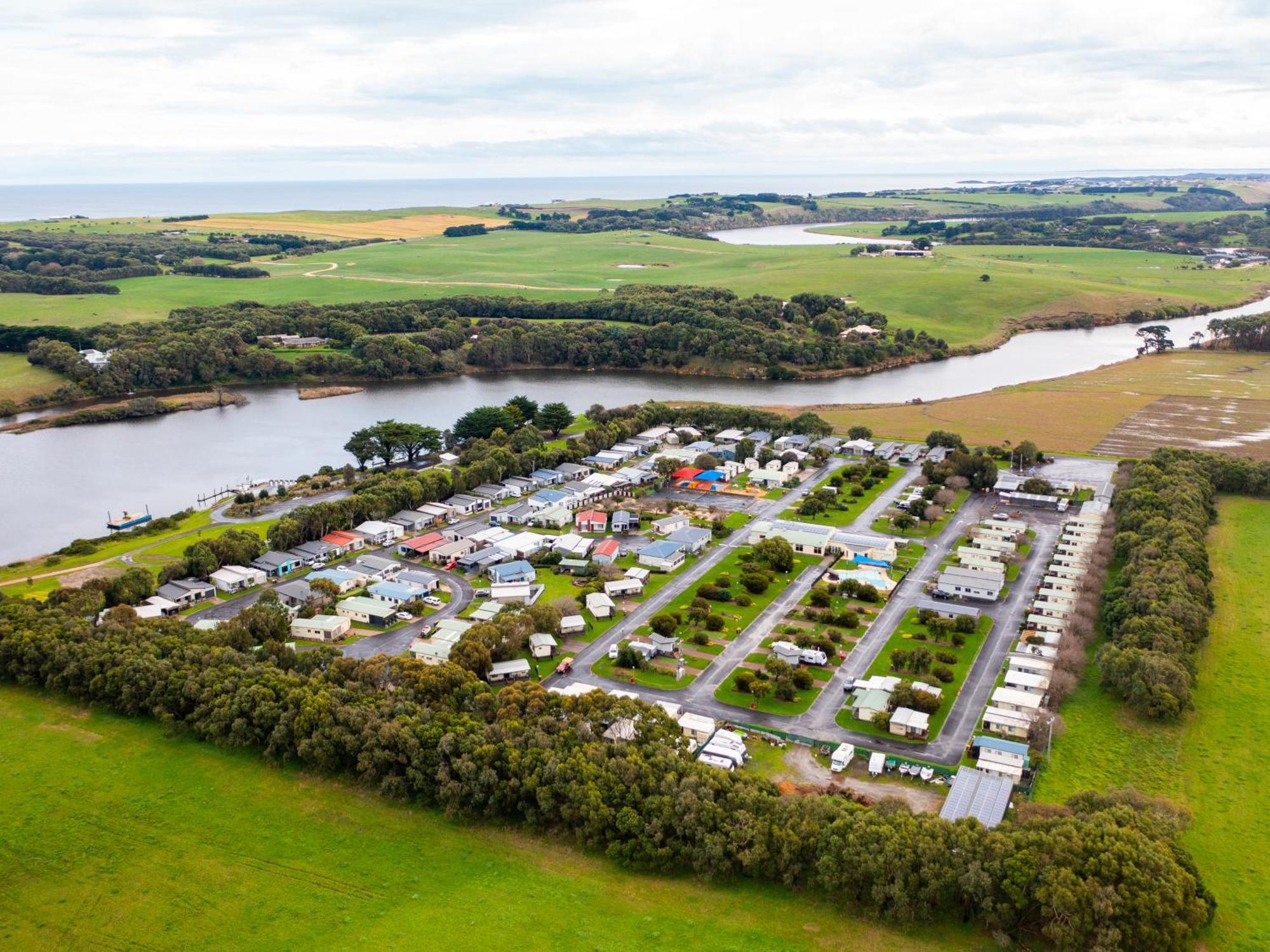 Nrma Warrnambool Riverside Holiday Park 外观 照片