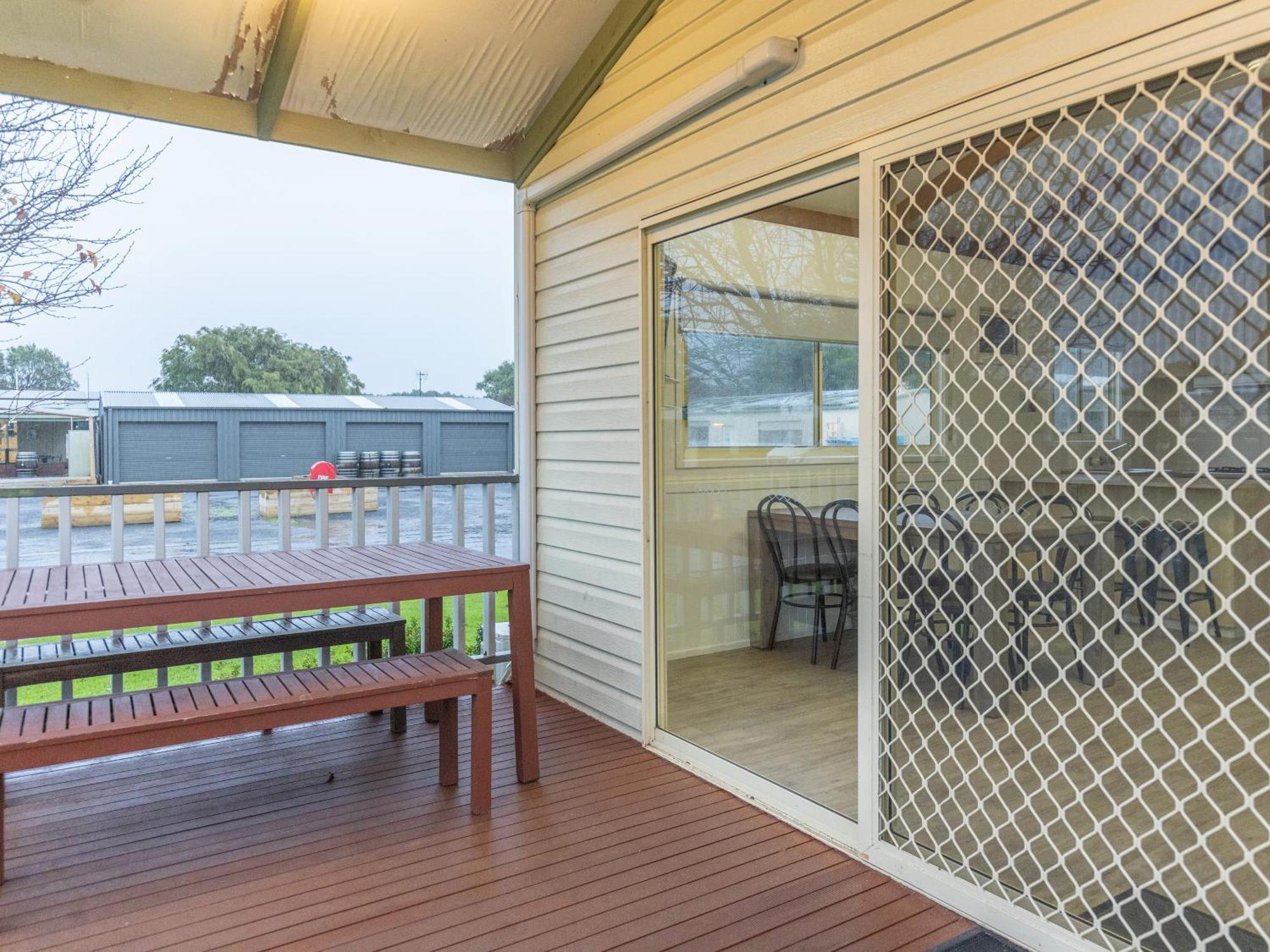 Nrma Warrnambool Riverside Holiday Park 客房 照片