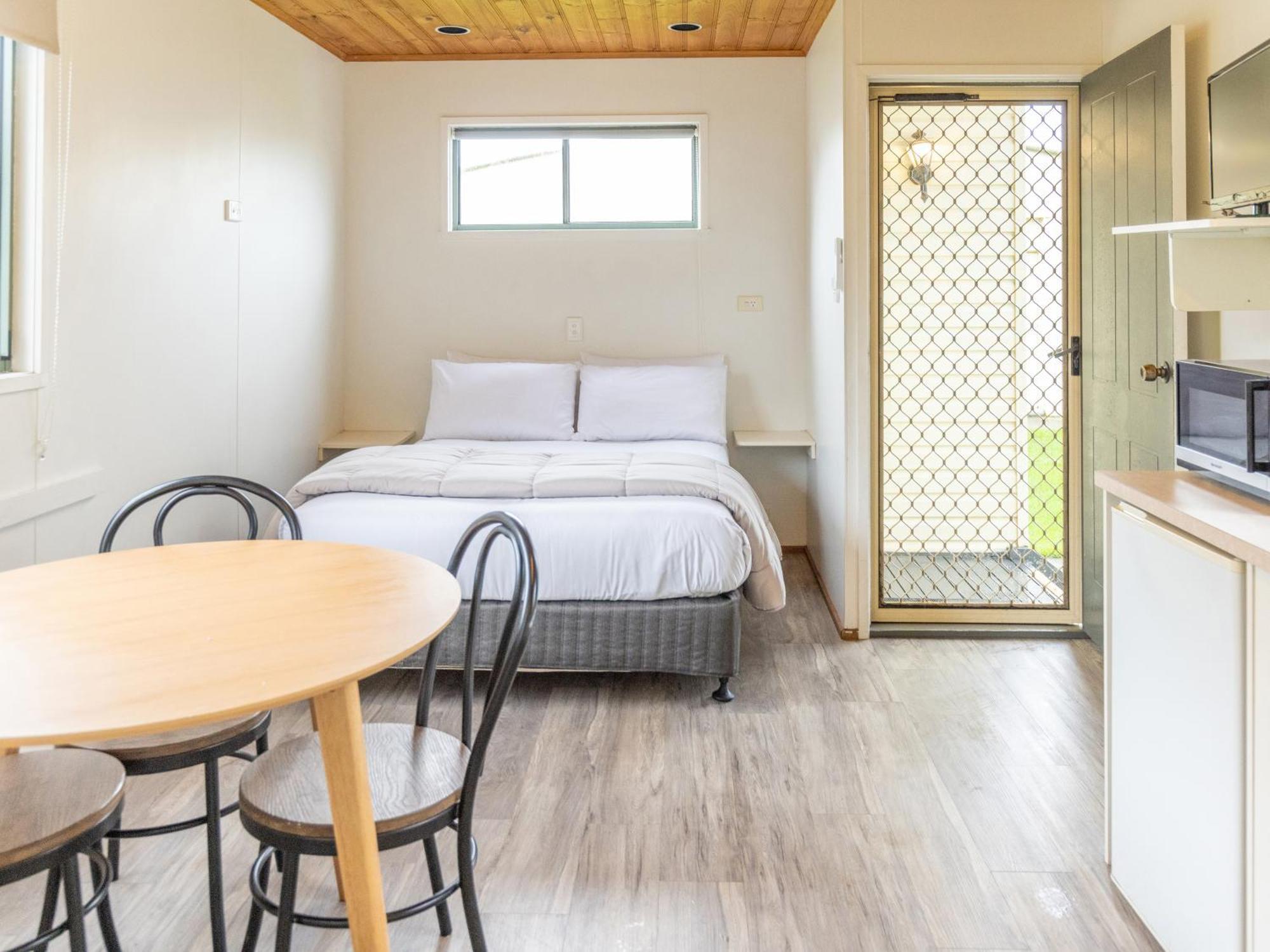 Nrma Warrnambool Riverside Holiday Park 客房 照片