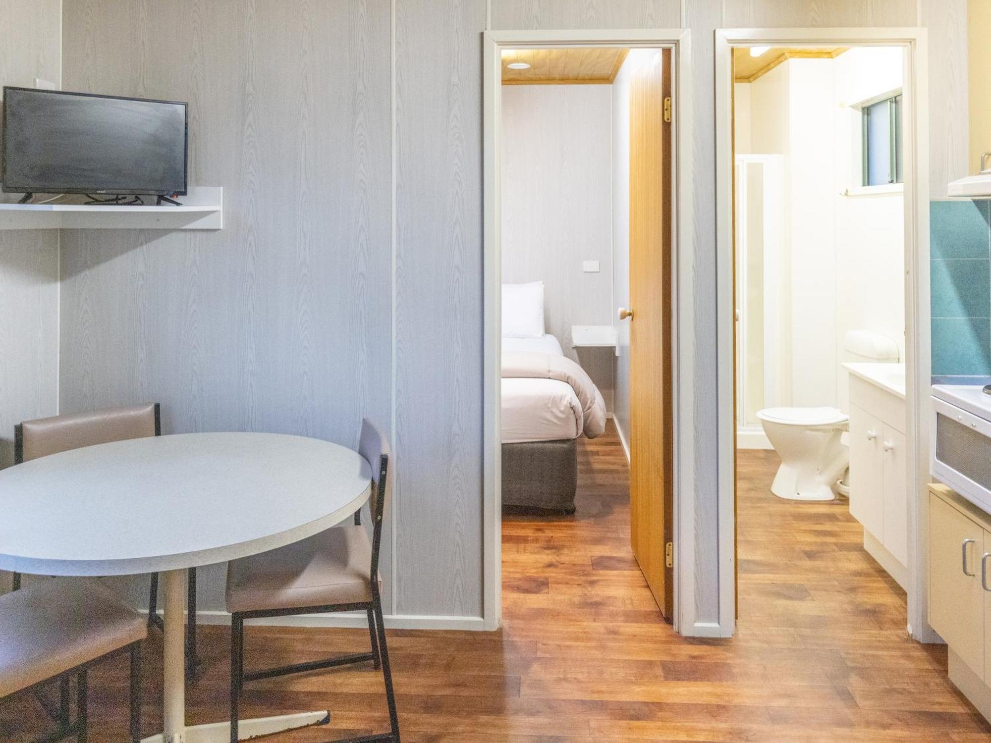 Nrma Warrnambool Riverside Holiday Park 客房 照片
