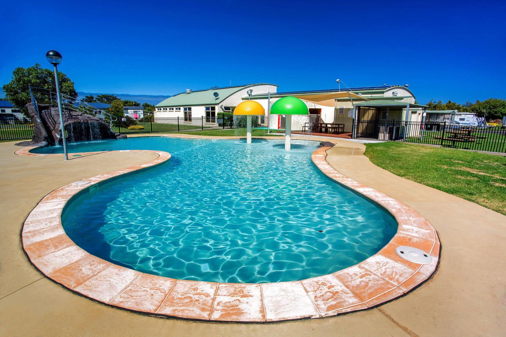 Nrma Warrnambool Riverside Holiday Park 外观 照片